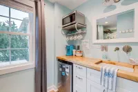 Nags Head Retreat- Walk to beach and sound, bikes and beach chairs included!
