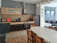 Modern and spacious apartment, with separate access Hotels in Dohna