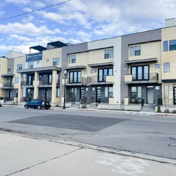 Luxury Downtown Spacious 3 bedroom New Modern Townhome