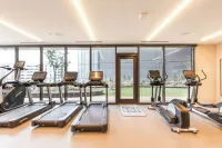 Luxury Condo w/ Lake View -Walk to Rainey & Lake, Pool, Gym, King Bed, Nespresso