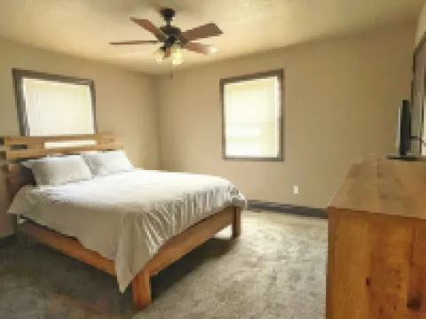 Newly Remodeled! 3-Bedroom Cabin on The Banks of The Current River in Doniphan