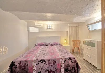 Bel appartement de 50M2 au rez de jardin de villa très ensolleillé  très calme
