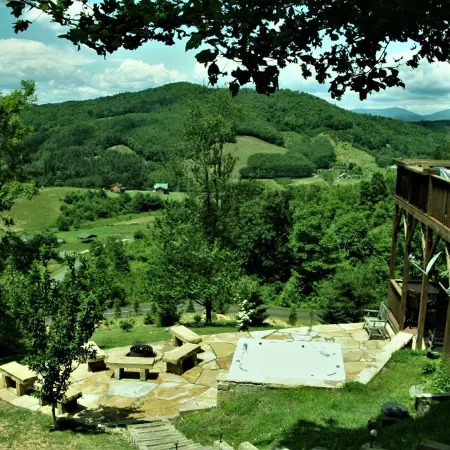 Awesome View 2500 Sqft Decks 8 Person Spa Mins to Blue Ridge Pkway & New River