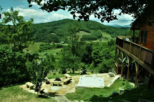 Awesome View 2500 Sqft Decks 8 Person Spa Mins to Blue Ridge Pkway & New River