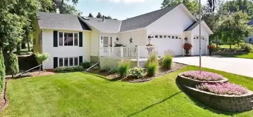 The All Inn: Spacious 3-Bedroom Home 1 Minute from Shattuck-St. Mary's School!