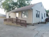 Bow Wow/Meow! Fenced Yard--5 min to Downtown Peoria