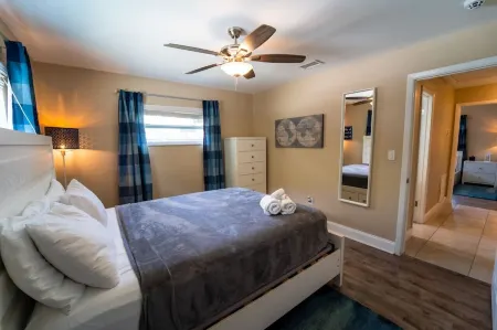 Aqua Villa – Charming 3Br/2BA Home, Private Pool, Lanai, & Smart Amenities