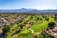 NEW! Luxury Indio Oasis w/ Private Pool & Spa - Fitnessstudio