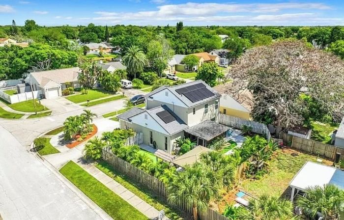 Seabreeze garden oasis, jacuzzi, golf, mins - loading=