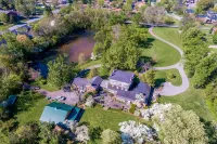 Cheerful 8-Bedroom, 6-Bath Historic Mansion in Derby City – Ideal Vacation Home! Các khách sạn ở 