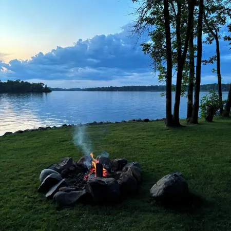 Spacious 4-bedroom light-filled house in Pine City on Lake Pokegama
