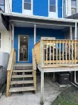 Blue House in Hampden 홈랜드 센터 주변 호텔