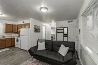 Cozy 2br downtown rental, within 3 blocks of BYU-I Hotels near Yellowstone Bear World