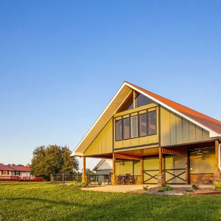 Norris Lake FarmHouse w/ Lakeviews, access and 140 acres to play.