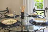 Breezy Villa - Minutes to Beaches - Fenced Yard - Pets Welcome - WiFi