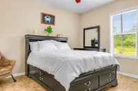 3-bedroom house with Hot Tub and Game Room in Eastpoint, 10 minute drive to SGI