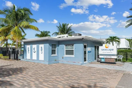 Comfortable beach apartment with pool