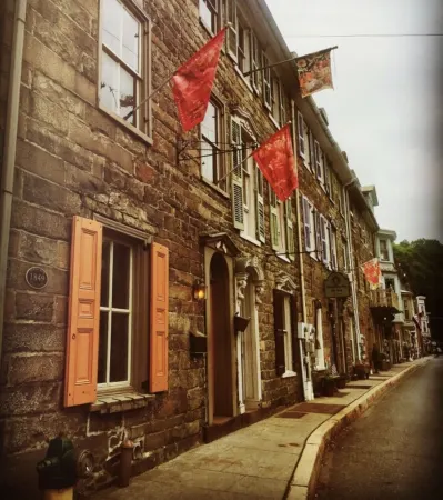 Stylish Stone Row Apartment in Historic Downtown