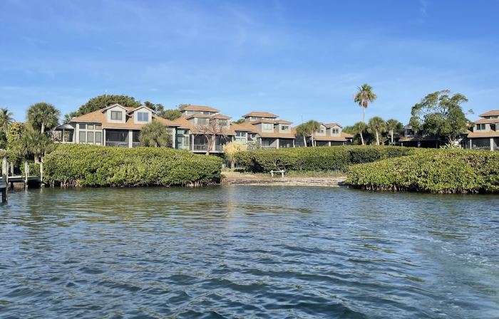 Quiet, clean townhouse.  Relaxing winner. Harbor view, short Gulf walk…