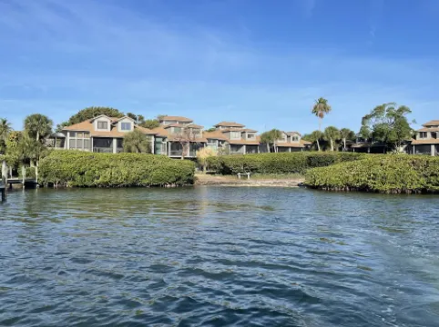 Quiet, clean townhouse.  Relaxing winner. Harbor view, short Gulf walk…