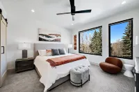 Blue River Views - Mountain/Modern with Private Hot Tub