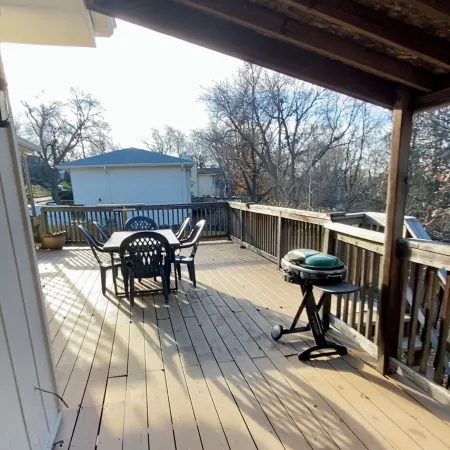 Charming ranch style home Отели в г. Белвью