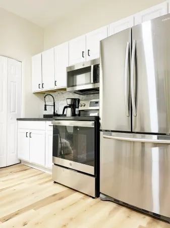 The Cardinal A / King 1BD/1BA Studio Apt