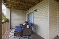 Next to SDC & Table Rock Lake. 2 Beds 2 Baths. 20ft Patio. Full Size Kitchen.