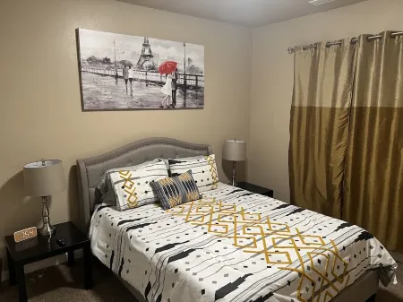 Walkout Basement Apt w/ Waterslide, Hot Tub & More