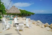 Overlooking the Lagoon and Pool Includes Use of Golf Cart & 2 Kayaks