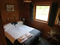 Pine Lodge Cosy Cabin With 2 Bedrooms. Open all year. 15 miles from Fort William