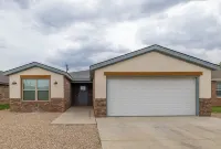 Charming 3-bedroom house near West End Shopping Center!