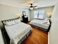 Beach Getaway Heart of E.I.- Dog Friendly Fenced yard, HotTub, FirePit, GameRoom