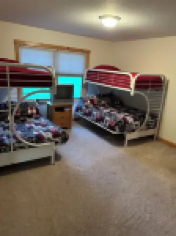 Cozy cabin. Boyne Falls, MI. Pet friendly. Sleeps 10. Full amenities. Views.