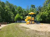 Country acre of quiet, calm, safe retreat. Near Devils Den Prehistoric Spring