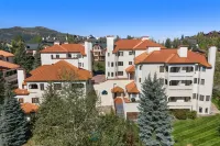 Whiskey Ridge • 1,848 sq ft • Walk to Gondola • 2 King Suites • Pool & Hot Tub