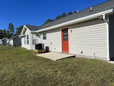 Fully Renovated Cozy Family Retreat Home! James Oglethorpe Monument附近的飯店