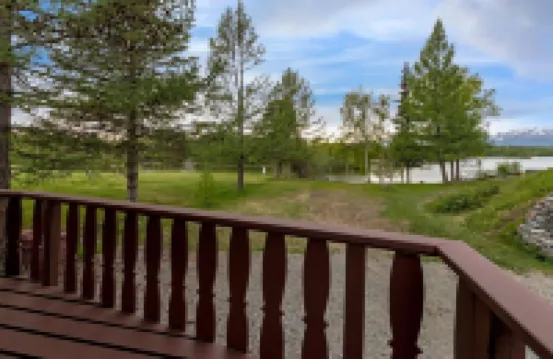 Cabin By The Lake centrally located, full kitchen, washer & dryer