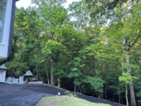 CHATEAU VILLA, seats on 7 acres, secluded, minutes from Truist Baseball Stadium