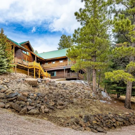 ENCHANTED CIRCLE LODGE-AWESOME MOUNTAIN VIEWS WITH HOT TUB AND SAUNA!