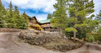 ENCHANTED CIRCLE LODGE-AWESOME MOUNTAIN VIEWS WITH HOT TUB AND SAUNA!