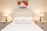 ATH  Apple - Convenient to UGA & Downtown!
