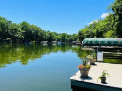 Beautiful Updated Lake House w/ private deep water dock