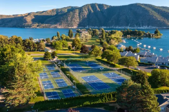 Wapato Point Pool Side Home Sleep 8, 3 Bed 2.5 Bath, Lake Views by Outdoor Pool