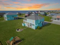 Ocean View + Hot Tub + Beach Access + Pool Table + Fire Pit + Kids Playset