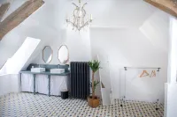 Maison de Ville, Rénovée Avec Gout au Cœur de la Cité Médiévale