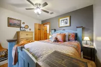 Fantastic Mountain Views, Game Room, 16 Acres, High Speed Internet and Privacy.