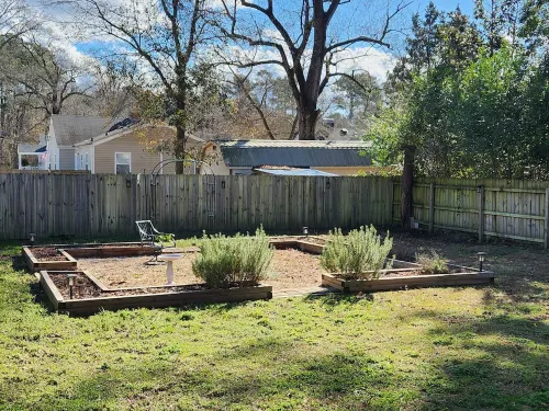 5 minutes to Main Gate Lejeune AND 8 minutes to New River Gate