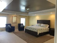 Beachfront - unbeatable location - steps to beach & shops - sunsets from porch!