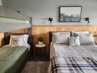 Ski-in/Ski-Out 6-Person Condo in Lutsen Mountains- Pool & Hot Tub